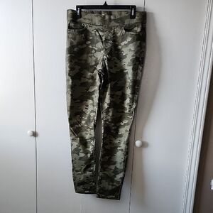 Signature by Levi Strauss Camouflage Pants